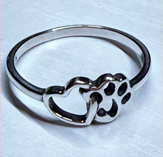 Pawprints on My Heart – 925 Sterling Silver Ring | Elegant Jewelry by Drop Charm